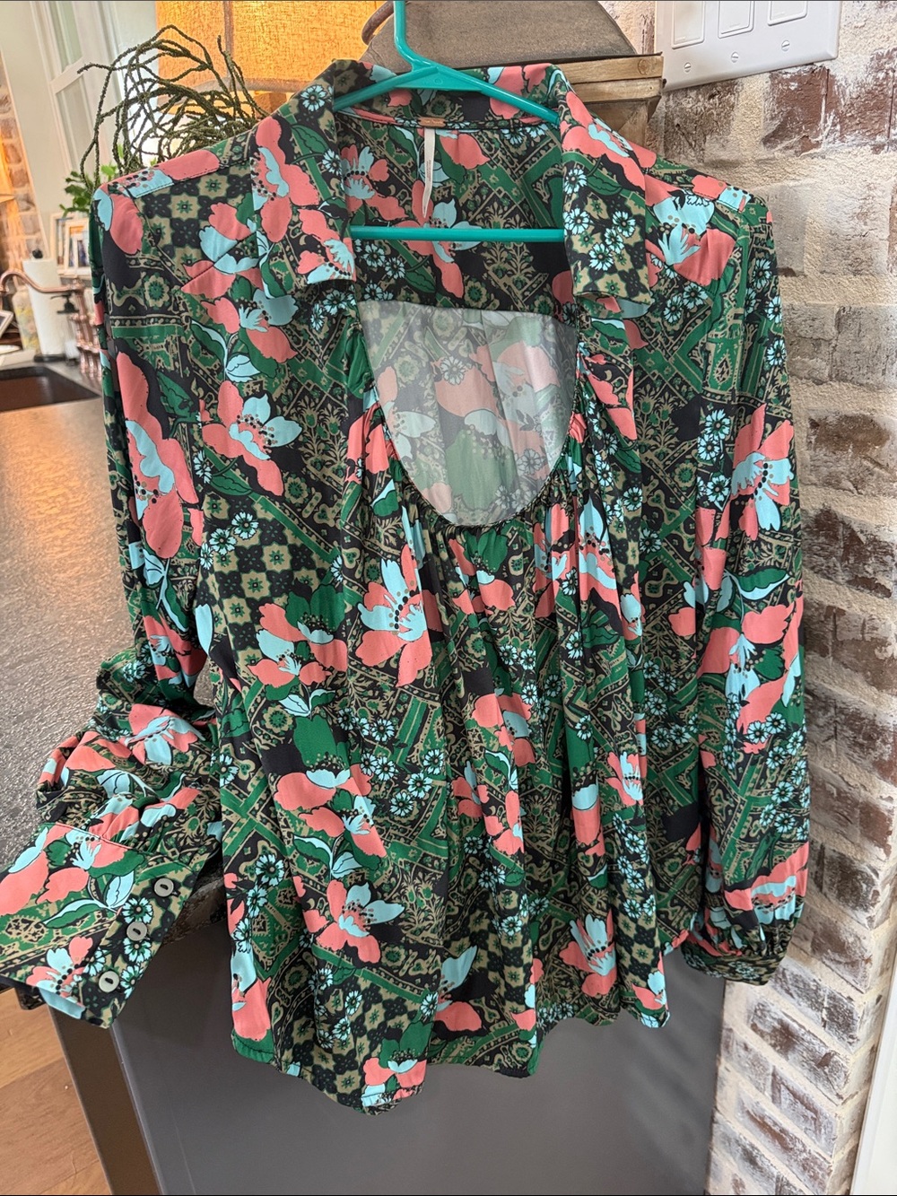 FREE PEOPLE Women’s Sz M Long sleeve top